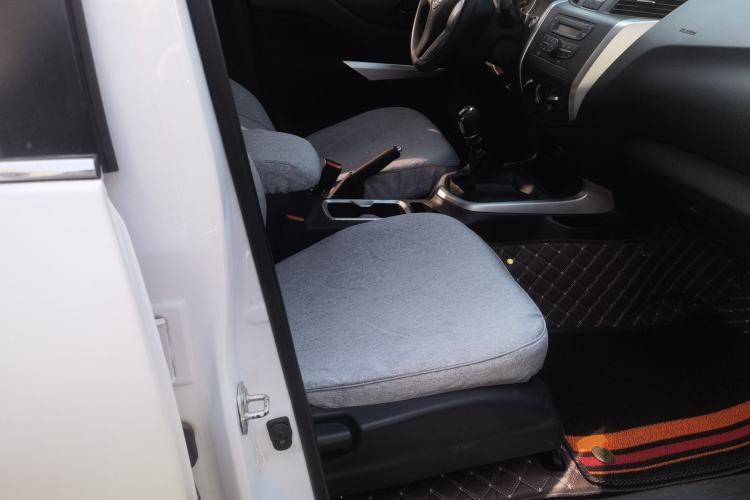 Used Nissan Navara 2019 2.5L Manual Two-Wheel Drive Comfort Version China VI QR25