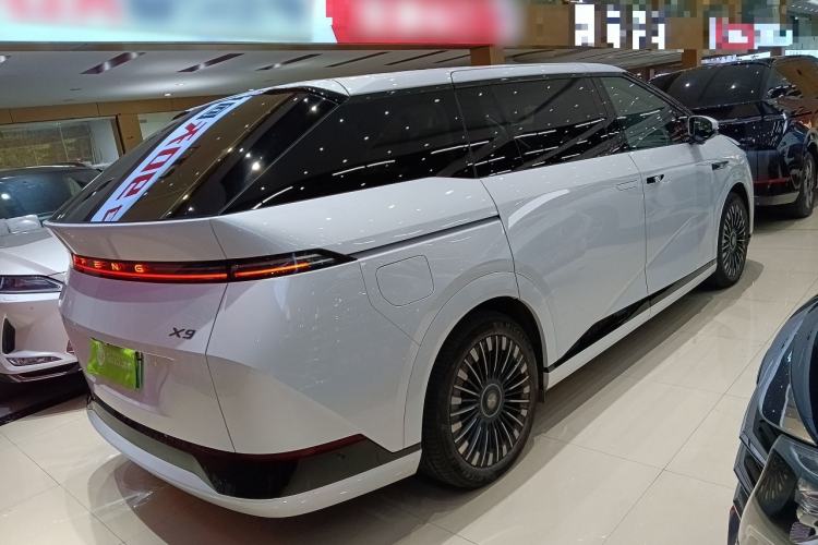 Used XPeng X9 2025 740 Ultra-Long Range Max Rear Right 45 Deg