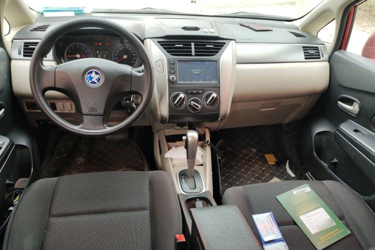 Used Venucia R50 2015 1.6L Automatic Fashion Edition
