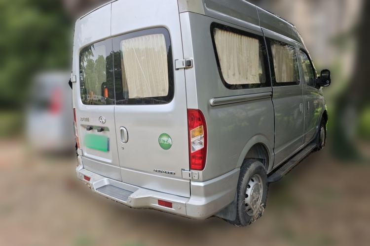 Used SAIC MAXUS Xintu V80 2017 2.5T 6-Speed Manual Aoyuntong National V Short Wheelbase Mid-Height 5/6/10-Seater
