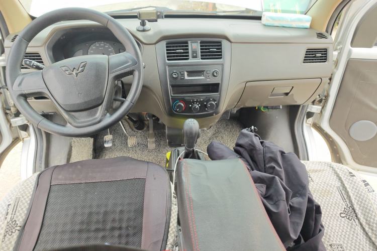 Used Wuling Rongguang 2020 1.2L S Base Model China VI Center Console