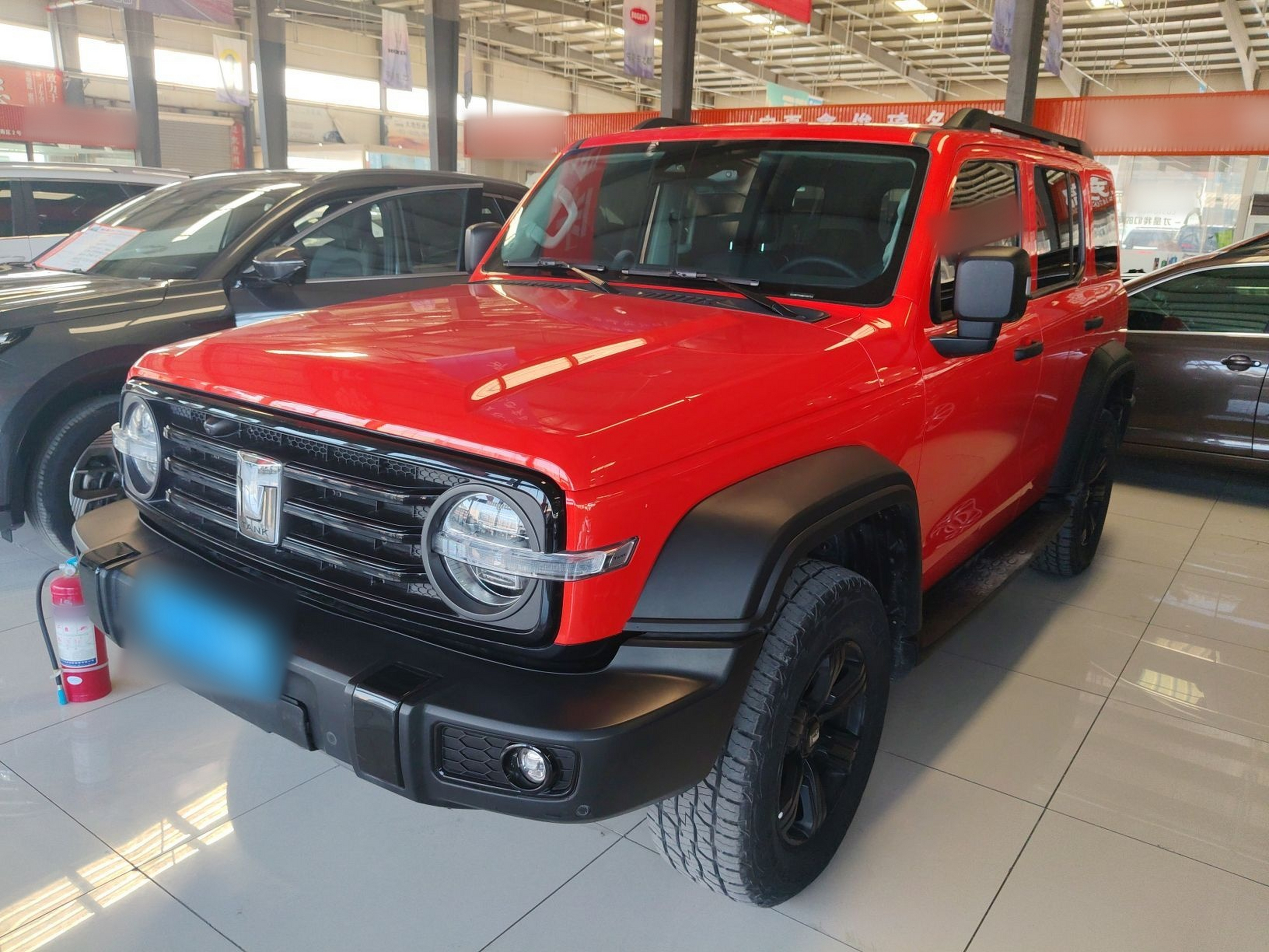 تحت مقدمة السيارة