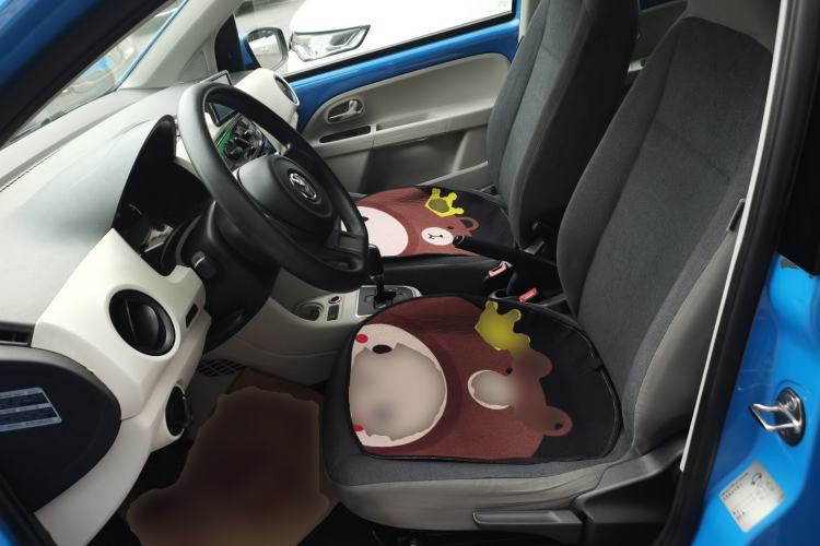 Used Volkswagen up! 2015 1.0L move up! Left Front Seat