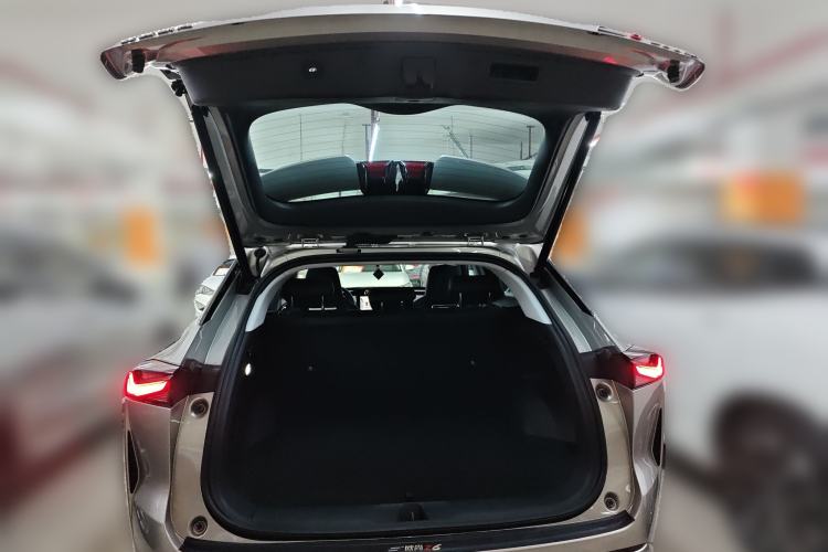 Used CHANGAN OSHAN Z6 2022 Blue Whale 1.5T DCT Luxury Model Trunk