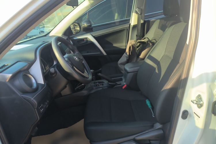 Used Toyota RAV4 2016 2.0L CVT Two-Wheel Drive Fashion Edition China V Standard