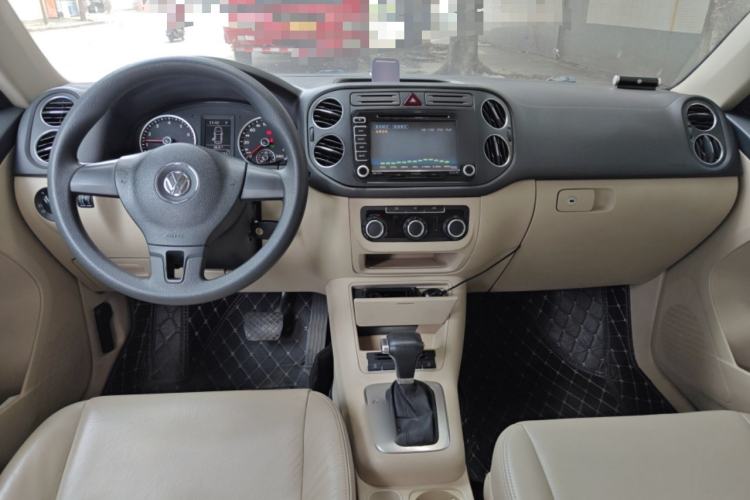 Used Volkswagen Tiguan 2010 1.8 TSI Automatic Two-Wheel Drive Urban Edition Center Console