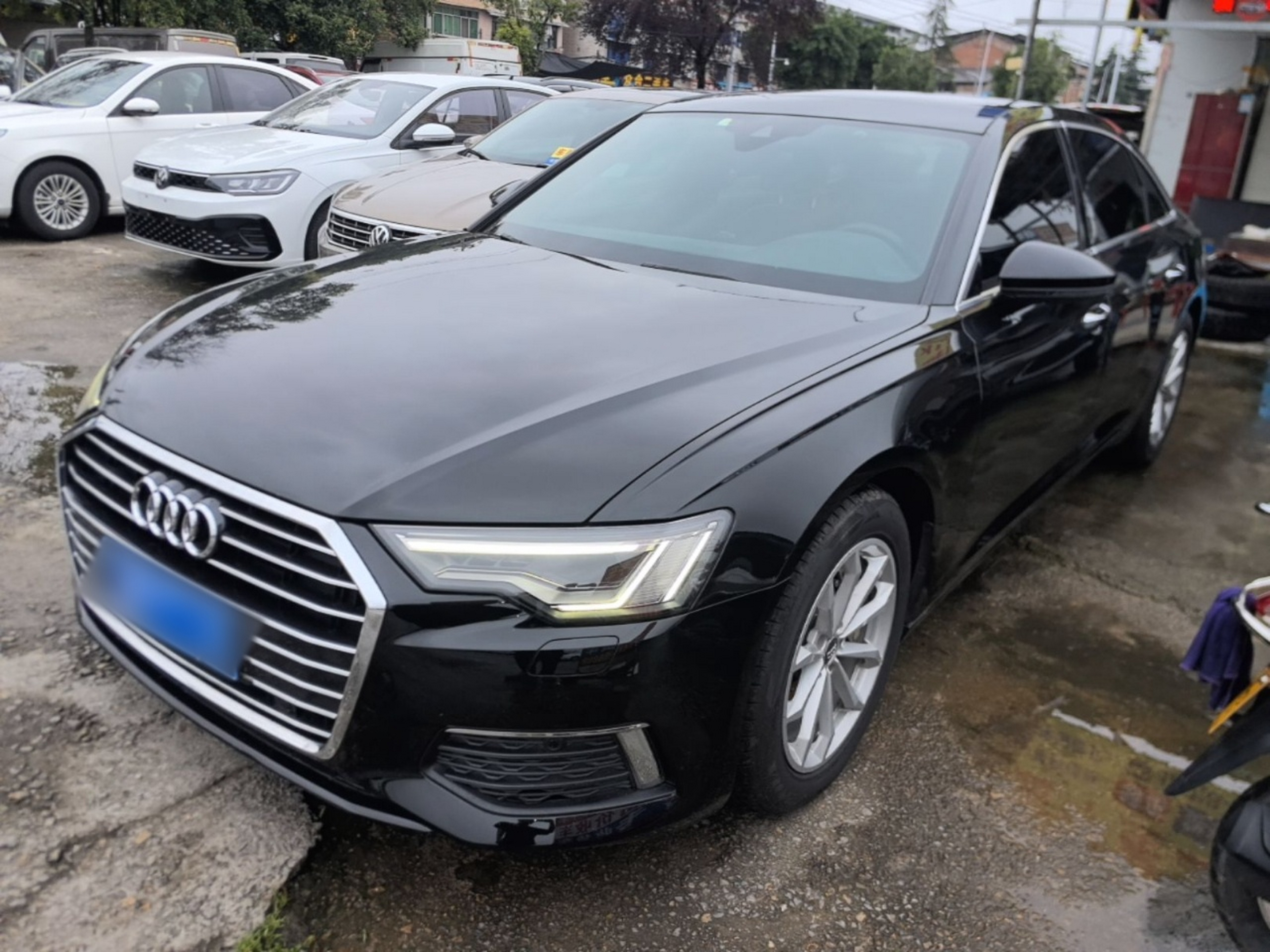 Под передней частью автомобиля