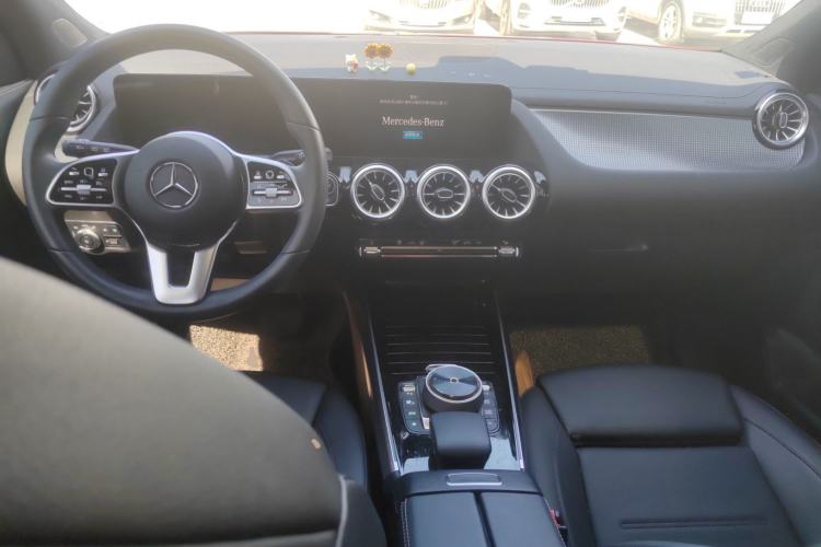 Used Mercedes-Benz GLA 2020 GLA 200 Center Console