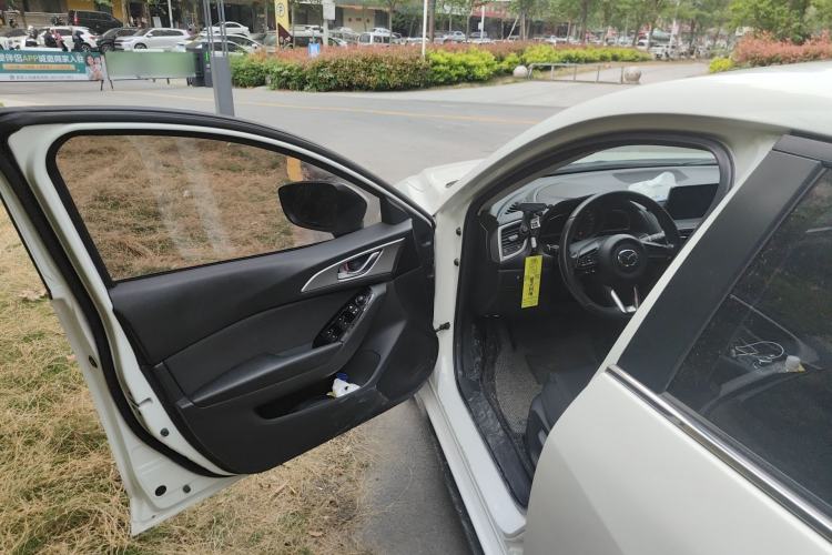 Used Mazda 3 Axela 2017 Hatchback 2.0L Automatic Luxury Model Emission Standard China V Driver Seat