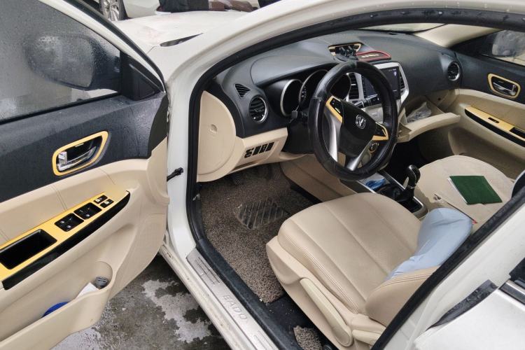 Used CHANGAN Eado 2015 1.6L Manual Luxury Model China V Standard