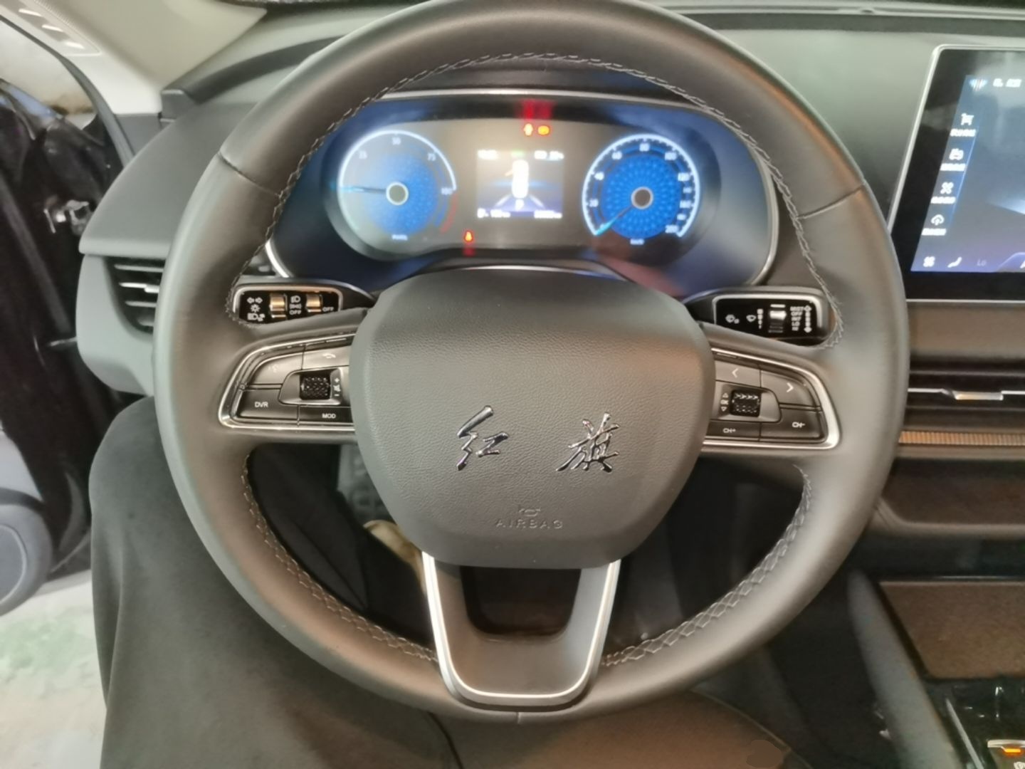 Hongqi E-QM5 2022 431 km Charge & Enjoy Edition — снимка 13