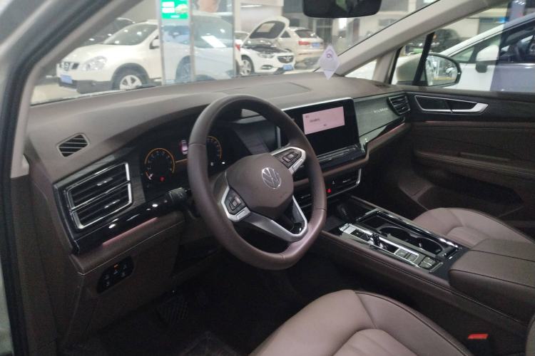 Used Volkswagen Viloran 2024 330TSI Luxury Edition
