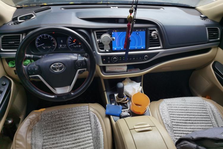 Used Toyota Highlander 2018 2.0T Two-Wheel Drive Elite Edition 5 Seats Emission Standard China V Center Console