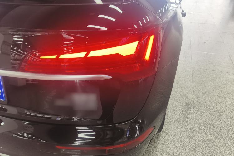Used Audi Q5L 2022 40T Fashionable and Dynamic Model Right Rear Taillight