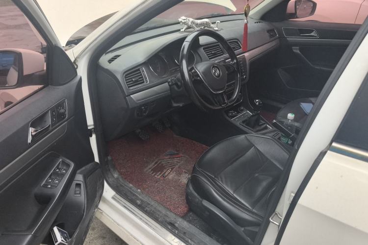 Used Volkswagen Lavida 2015 1.6L Manual Comfort Edition
