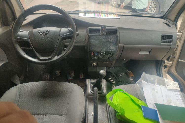 Used Wuling Rongguang 2021 1.5L Extended Standard Version with Air Conditioning – L3C Center Console