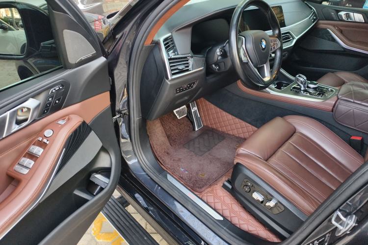 Used BMW X7 2019 xDrive40i Luxury Package with Leading Features