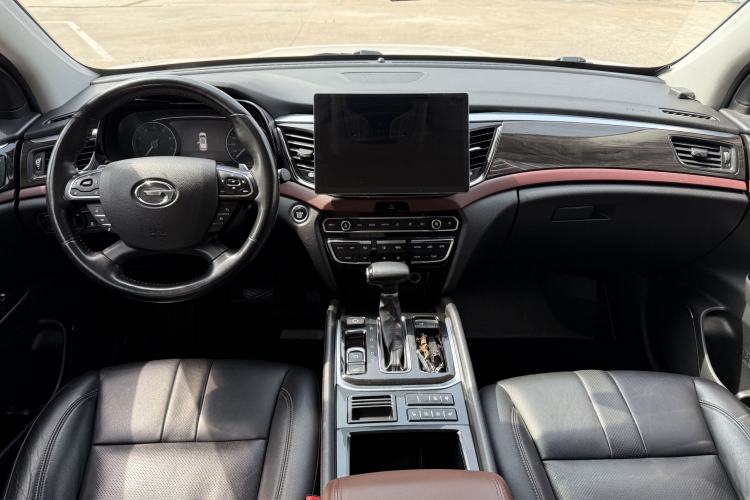 Used GAC Trumpchi GS8 2017 320T Two-Wheel Drive Luxury Smart Connectivity Version (7 Seats) Interior 2