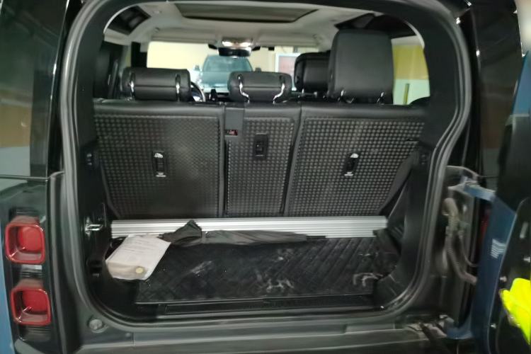 Used Land Rover Defender 2022 90 2.0T P300 X-DYNAMIC HSE
