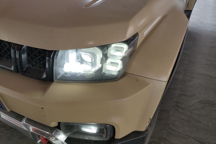 Used BAIC Off-Road BJ40 2019 2.3T Automatic Four-Wheel Drive Ring the Tower Champion Edition China VI Left Front Headlight