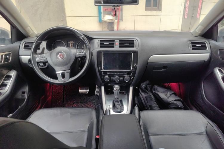 Used Volkswagen Sagitar 2014 1.4TSI Automatic Luxury Model Center Console