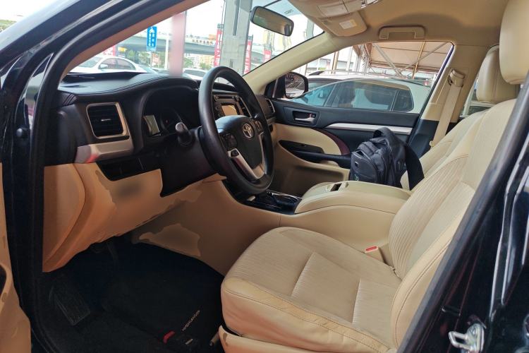 Used Toyota Highlander 2017 2.0T Two-Wheel Drive Elite Version 7 Seats Left Front Seat