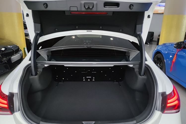 Used Mercedes-Benz A-Class 2022 Revised Version A 200 L Sport Sedan Fashionable Style
