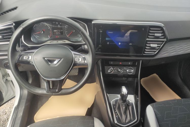 Used Jetta VS5 2019 280TSI Automatic Trend Model Center Console