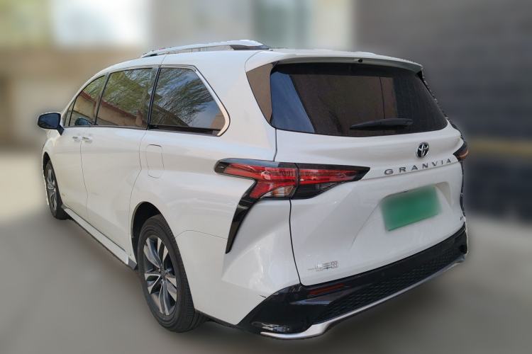 Used Toyota Granvia 2024 2.5L Hybrid Luxury Edition Exterior 3