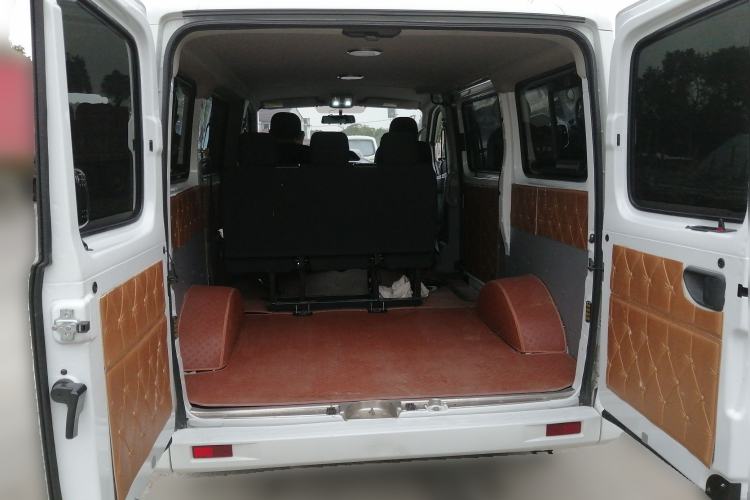 Used SAIC MAXUS Xintu V80 2023 2.0T AMT Classic Aoyuntong Power Version Short Wheelbase Mid-Roof Design 5/6 Seats