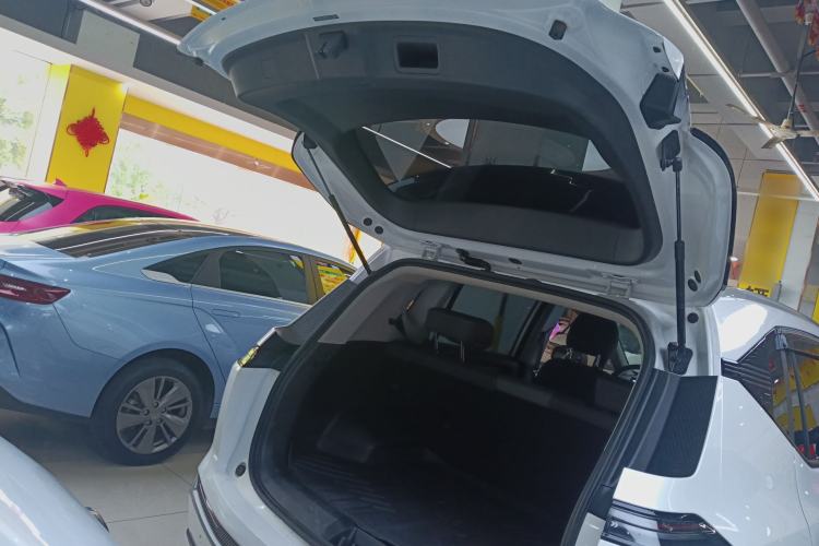 Used AION Y 2024 Younger Trunk