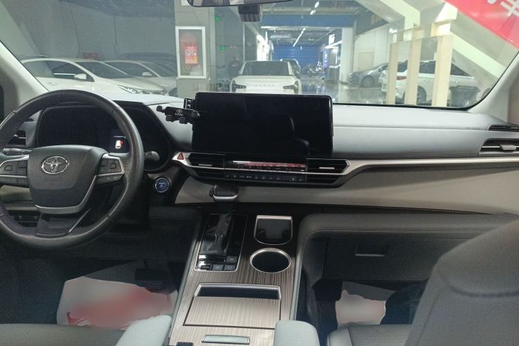 Used Toyota Granvia 2023 2.5L Hybrid Prestige PLUS Edition