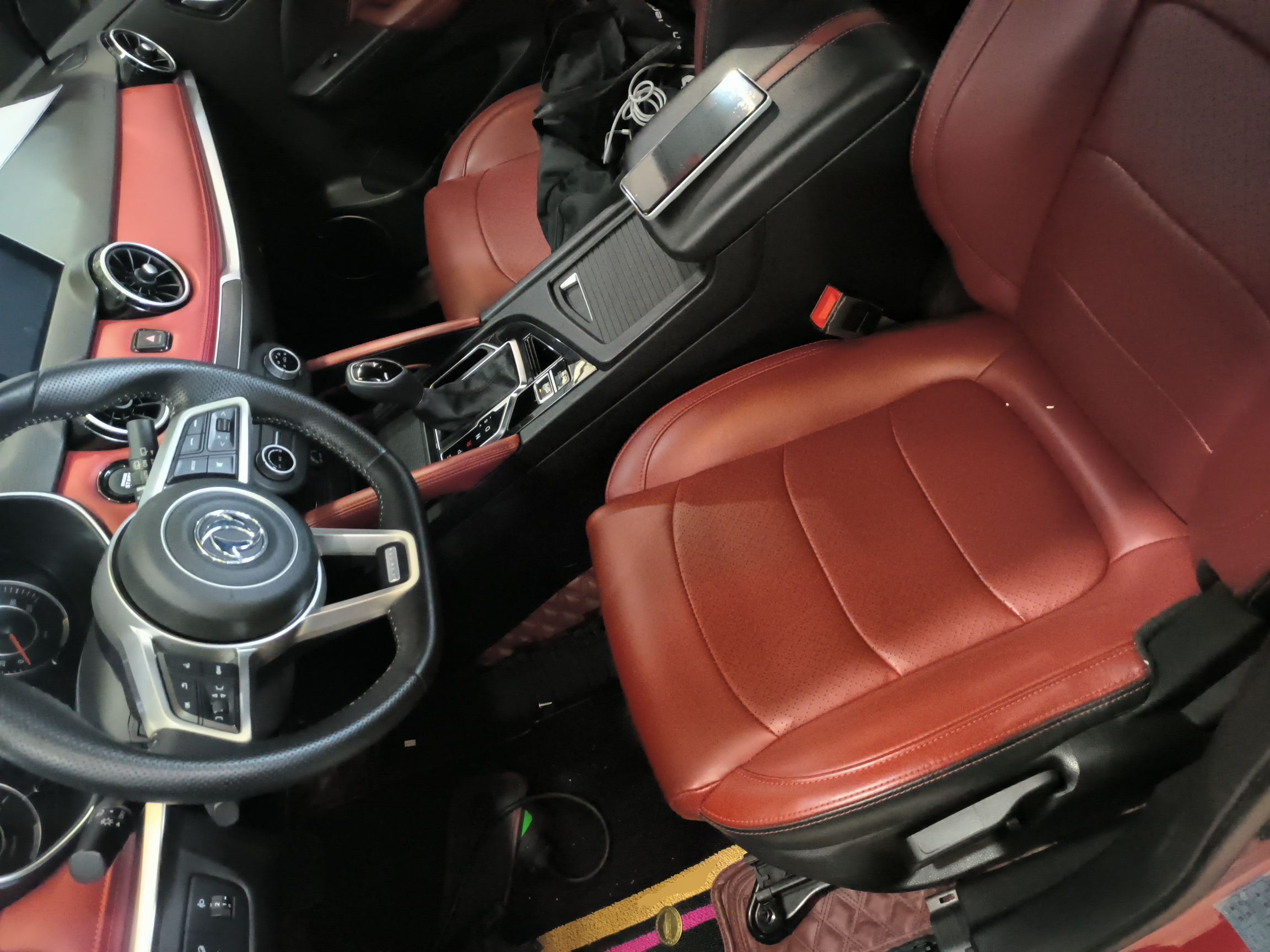 Переднее сиденье в автомобиле