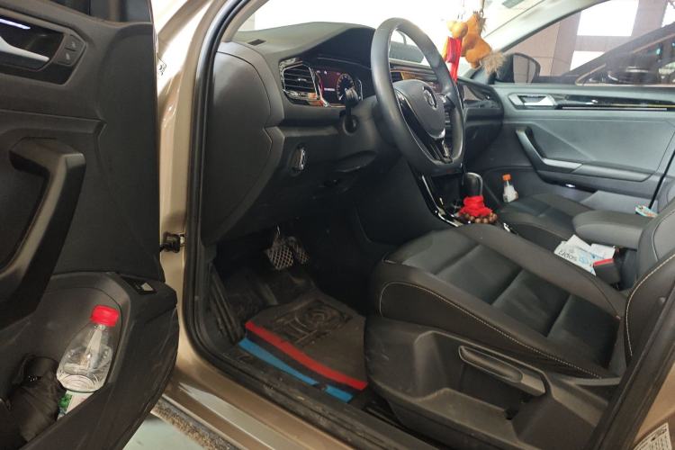 Used Volkswagen T-ROC 2020 280TSI DSG Two-Wheel Drive Comfort Version