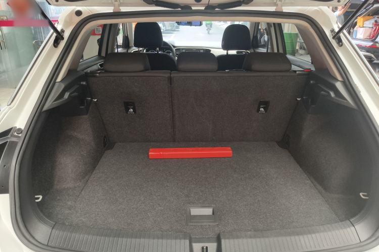 Used Volkswagen T-ROC 2019 230TSI DSG Two-Wheel Drive Fashion Edition China VI Standard Trunk