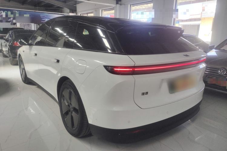 Used Li Auto i6 2025 Model Two-Wheel-Drive Standard Type
