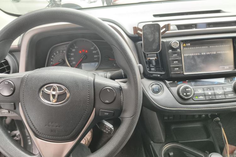 Used Toyota RAV4 2016 2.0L CVT Two-Wheel Drive Fashion Edition China V Standard