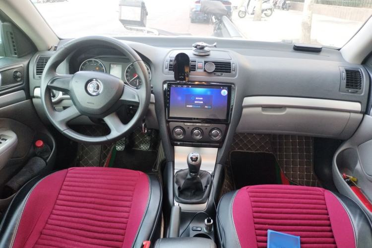 Used Skoda Octavia 2015 Classic Model 1.6L Manual Eado Version
