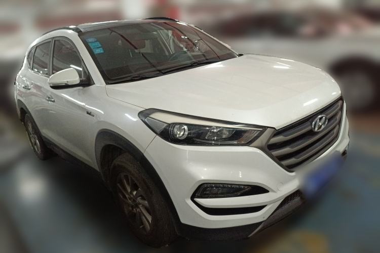 Used Hyundai Tucson 2015 1.6T Dual-Clutch Two-Wheel-Drive Smart Model Front Right 45 Deg