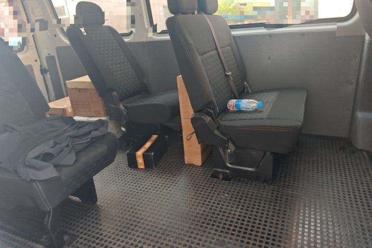 Used SAIC MAXUS Xintu V80 2021 2.0T Manual Classic Aoyuntong 127 PS Mid-axle Mid-roof 6/7/8/9-Seater Left Rear Seat