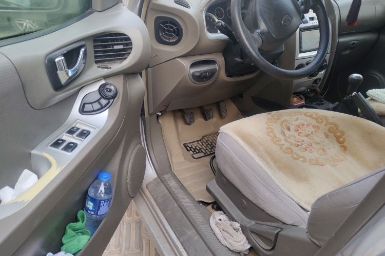 Used Huatai Santa Fe Classic 2012 2.0L Gasoline Manual Two-Wheel Drive with Sunroof
