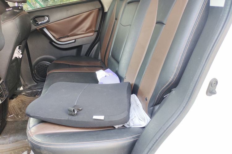 Used GAC Trumpchi GS5 Super 2015 2.0L Automatic Two-Wheel Drive Luxury Navigation Edition Left Rear Seat