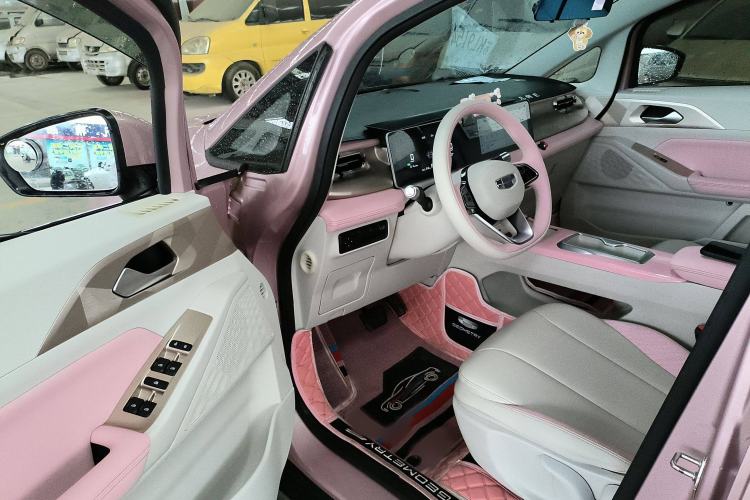 Used Geometry E Firefly 2023 401 km Super-Liked Special Edition 5 Seats
