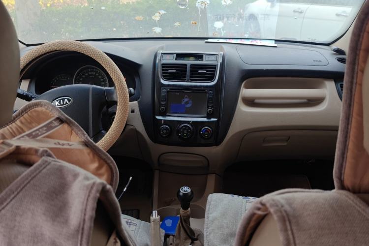 Used Kia Sportage 2012 2.0L Manual Two-Wheel Drive GL Trim Center Console