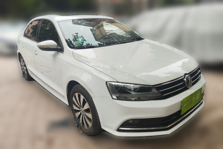 Used Volkswagen Sagitar 2017 230TSI Automatic Comfort Version Front Right 45 Deg