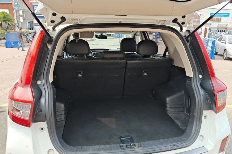 Used Geely Auto Vision X6 2016 1.3T CVT Flagship Model Trunk