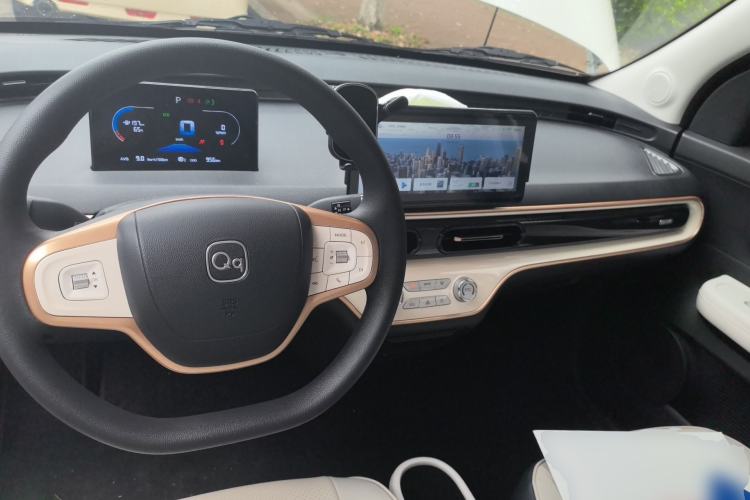 Used Chery QQ Domi 2025 Model 305km Comfort Edition Center Console