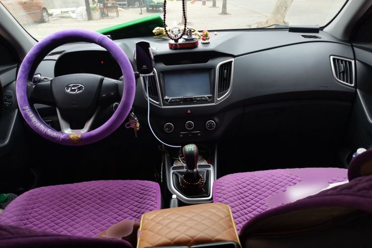 Used Hyundai ix25 2015 1.6L Manual Two-Wheel Drive Fashionable GS Model Center Console