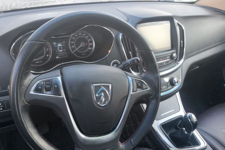 Used Baojun 560 2015 1.8L manual luxury version