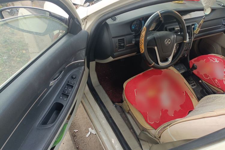 Used BAIC Senova D50 2014 1.5L manual standard version